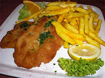 Wienerschnitzel vom Schwein mit Pommes Frites